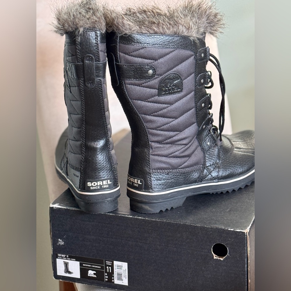 BRAND NEW IN BOX Sorel Tofino 2 women’s waterproof boot. Black, size 11